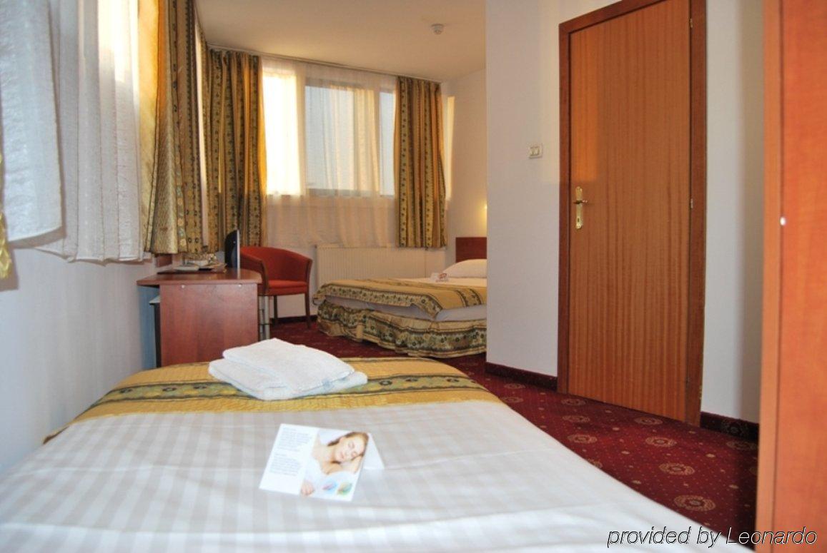 Kosher Hotel Lev Or Bucharest Bilik gambar