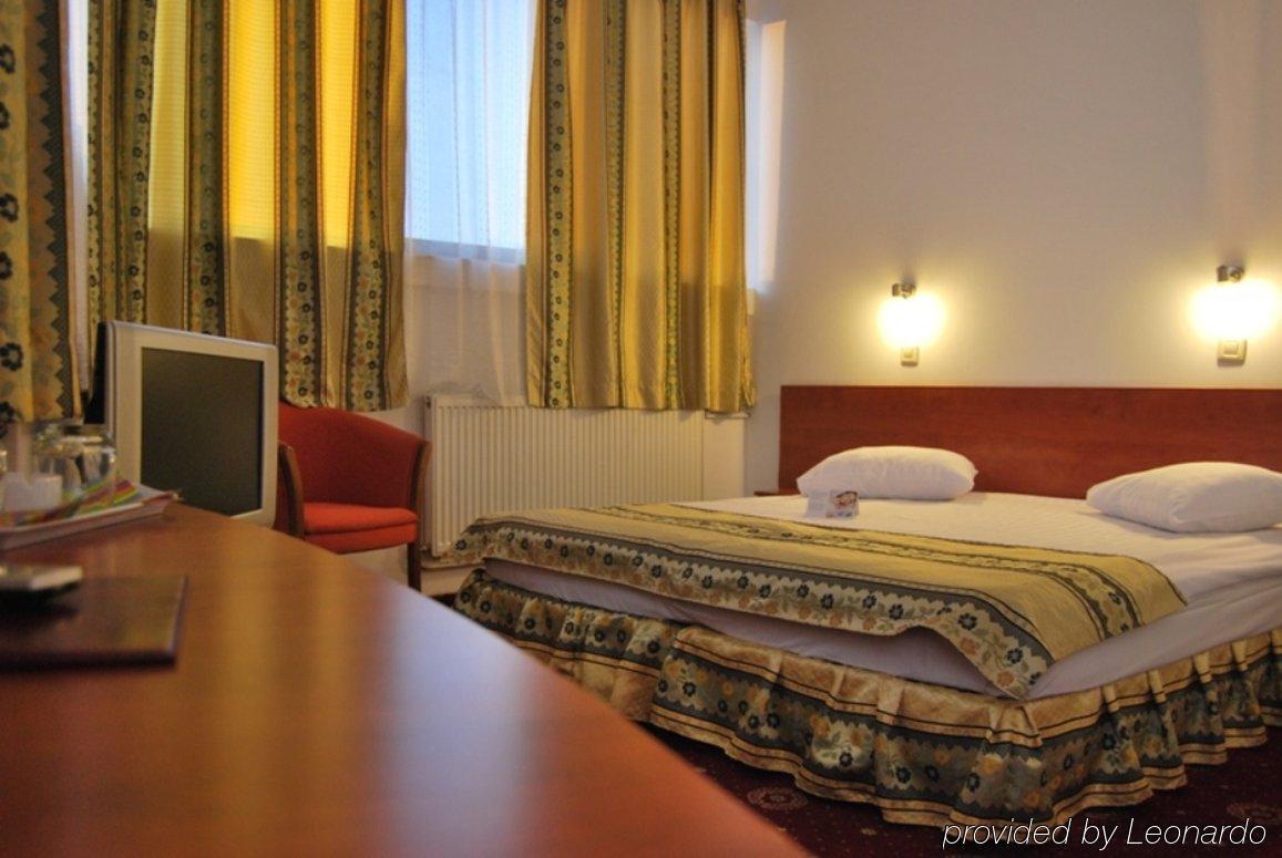 Kosher Hotel Lev Or Bucharest Bilik gambar
